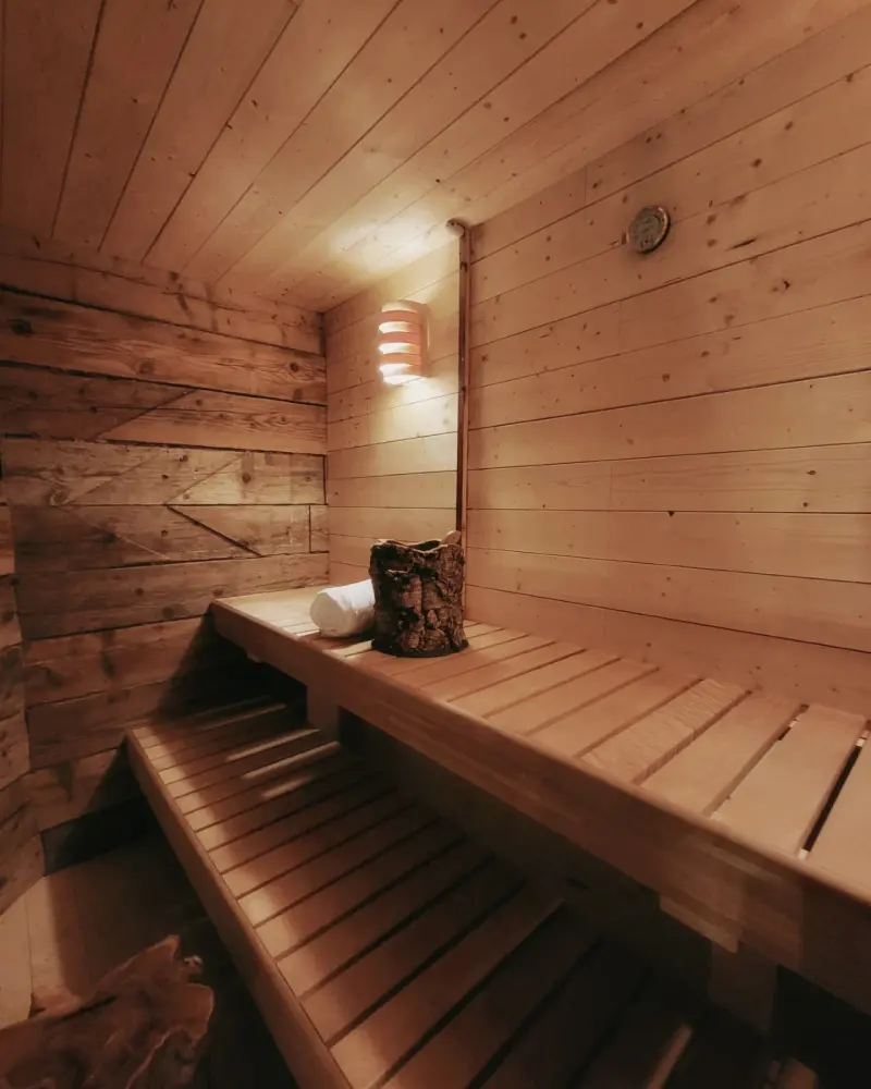 Holzsauna zum Aufwärmen nach dem Skitag